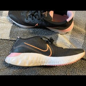 Nike running shoes 9 US